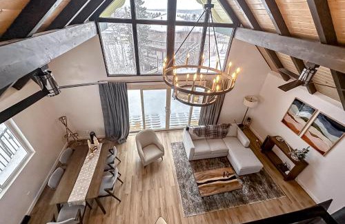 Grand Lake House | The Golden Moose Chalet