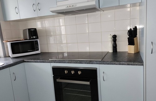 North Mackay House | The Goose Pond - 2br, 1.5bth, Aircon throughout.