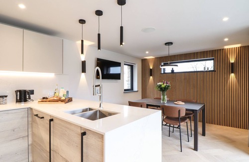 Mawnan Smith Cottage | THE GRANARY AT BOSKENSOE BARNS, pet friendly in Mawnan Smith