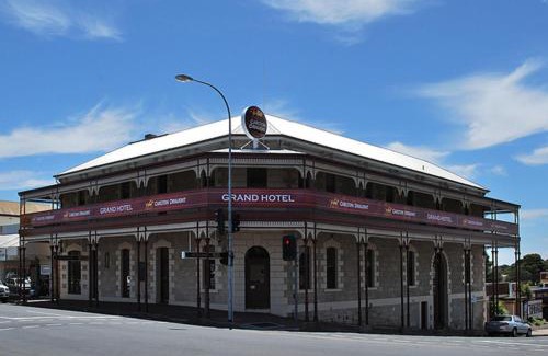 Mount Muirhead Hotel | The Grand Hotel Millicent