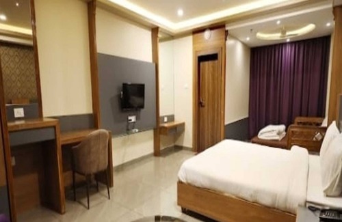 Jaora Hotel | The Grand Padma Resort & Spa