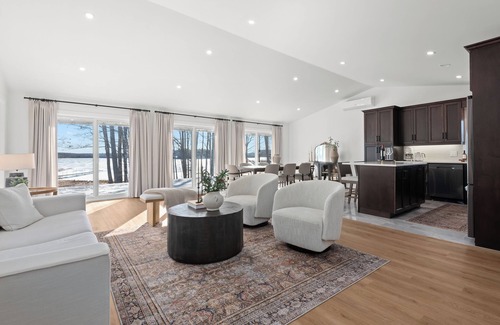 East Hants House | The Grand Reset: Hot tub & Sauna on Grand Lake