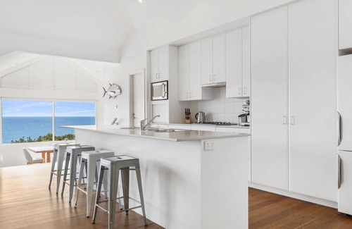 Killcare House | The Grand View Retreat by HolidayCo.