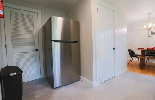 Malletts Bay Apartment | The Green Mountain Escape | Near Trails & Lake