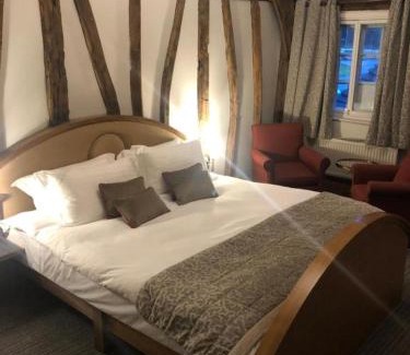 Chalfont St Peter Hotel | The Greyhound Inn