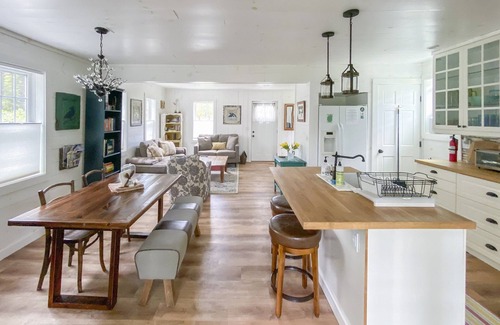 Wells House | The Guest House — Bright, Artistic & Pet-Friendly