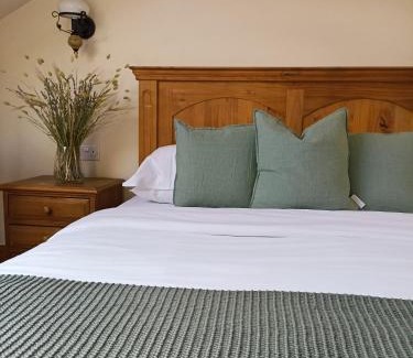 Nantgarw Hotel | The Gwaelod y Garth Inn