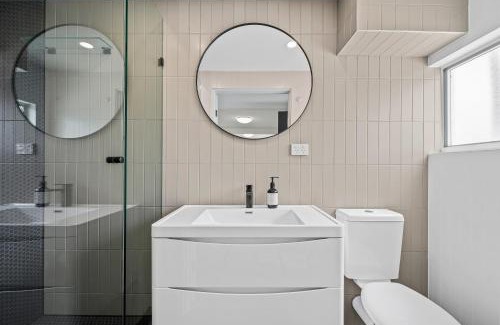 Silver Sands House | The HardyOne - Aldinga Beach - C21 SouthCoast Holidays