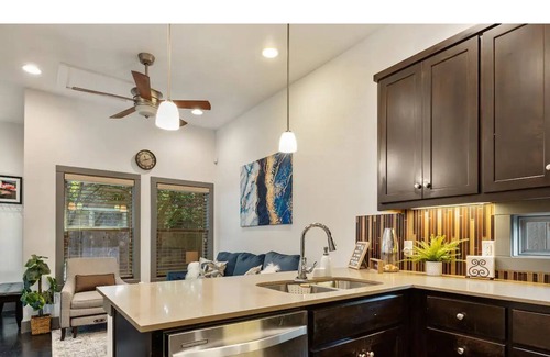 Holly Apartment | The Haskell East Austin’s Luxury Downtown Oasisn