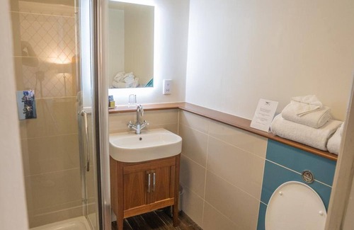 Amport Hotel | The Hawk Inn