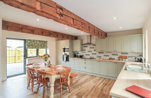 Holme Cottage | THE HAY BARN, pet friendly, with hot tub in Thirsk