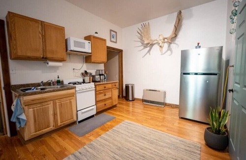 Moose Pass Apartment | The Hayloft- Apartment with Mountain View