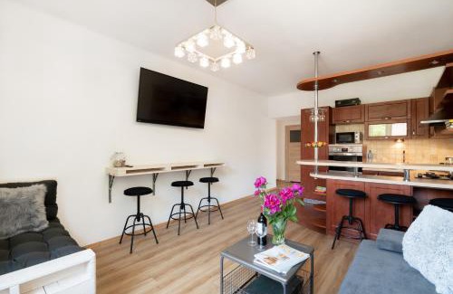 Nowa Huta Apartment | THE HEART OF NOWA HUTA - free garage