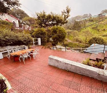 Kasauli Apartment | The Heritage manor l on mall road Kasauli l Private Lawn l 2 Min walk to heritage market