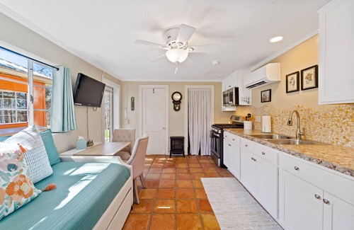 Sunset Oaks House | The Heyday Hacienda, Pool, Fire Bowl, Smart TVs