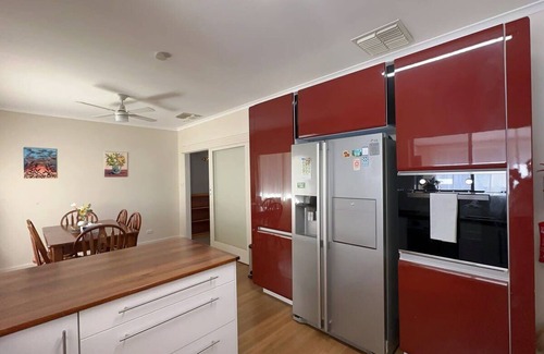 Berri House | The Hidden Gem Exquisite 3BR Retreat in Berri