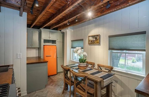 Providence House | The Hideaway Cottage - Entire Home in Fox Point!