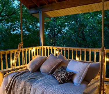 Eureka Springs House | The Hideaway House at The Bluebird