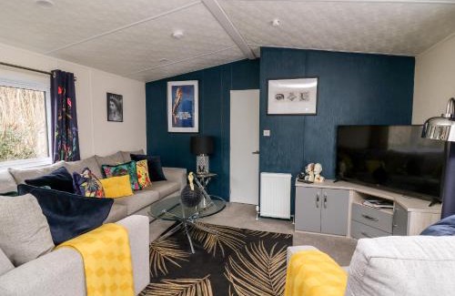 New Quay House | The Hideout