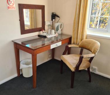 Grafton Hotel | The Hillmorton Manor Hotel