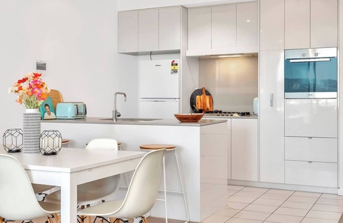 Adelaide Central Business District Apartment | The Hindmarsh Hotel style Pad with Hills Panorama