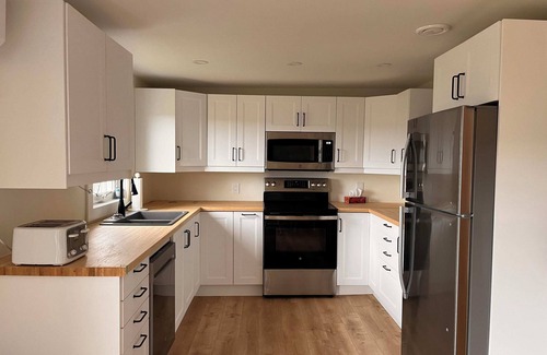 Victoria House | The Historic 1900 Orient Hotel | Victoria-by-the-Sea Gem | Newly Renovated for 2