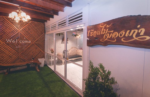 Mueang Kao House | The History Cafe' & Guesthouse