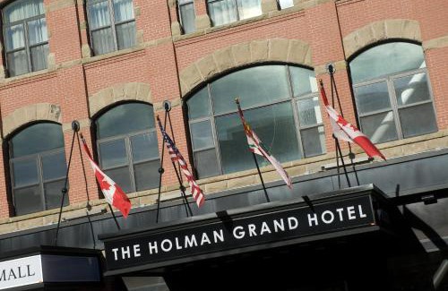 Queens Square Hotel | The Holman Grand Hotel