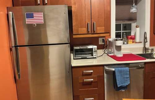 Silver Spring House | The Home in Washington DC, 2 bedrooms, 4 beds, Free parking, & kitchen
