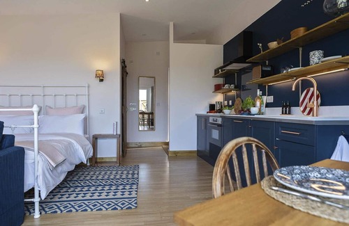 Rhosneigr Apartment | The Hoot : Quirky Pet-Friendly Studio Near Rhosneigr | Managed by Anglesey Holiday Lettings