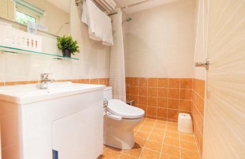 Dahu Bed & Breakfast | The house behind stream