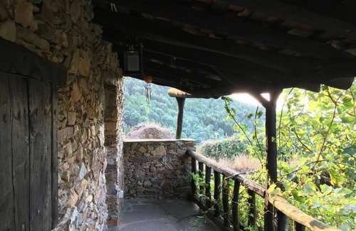 Lousa Cottage | The House of Books