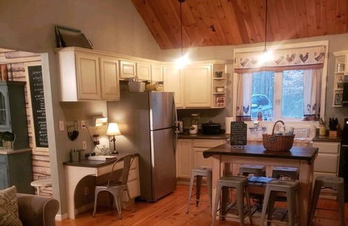 Corinth House | The Hudson Hideaway (waterfront home)