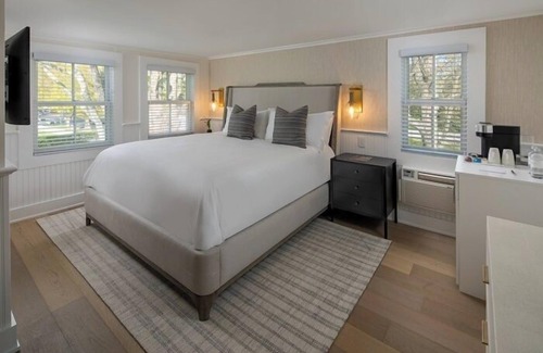 Egypt Lane Historic District Bed & Breakfast | The Huntting Inn