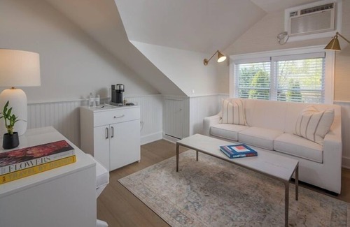 Egypt Lane Historic District Bed & Breakfast | The Huntting Inn