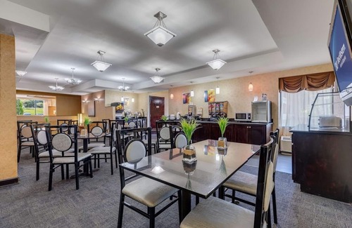 East Forest Hotel | The Independence Inn Charlotte/Matthews Hotel