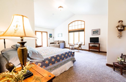 Moose Pass Bed & Breakfast | The Inn at Tern Lake