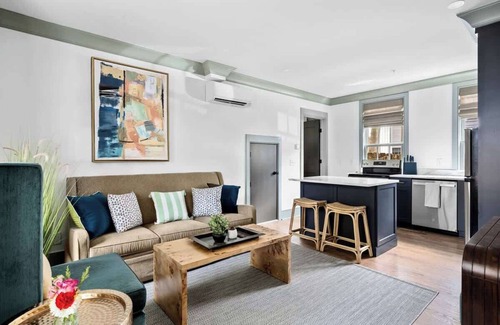 Cannonborough Elliotborough House | The Inns | Grand 9BR Charleston Downtown Home!