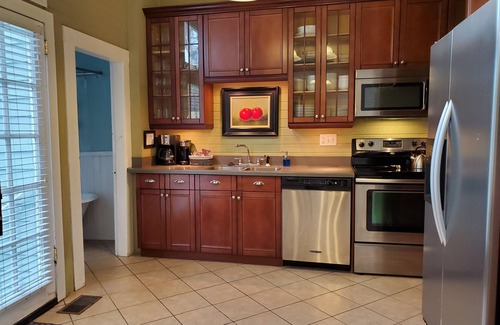 Historic Downtown Savannah House | The Janie: Downtown Victorian by Forsyth. Timeless Comfort & Style. Free Parking