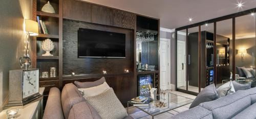 Enfield Hotel | The Johnstown Estate