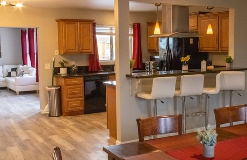 Twentynine Palms House | The Joshua Tree Forest:FREE* Heated Salt Pool,City&Mtn.Views,BBQ,1/2 ACRE,Billiards,Board Games!