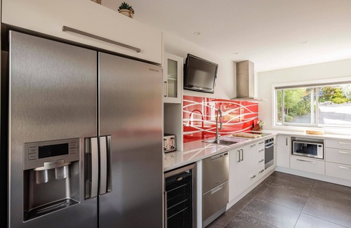 Kaiteriteri House | The Kaiteri Beach House by Southern Comfort Accommodation