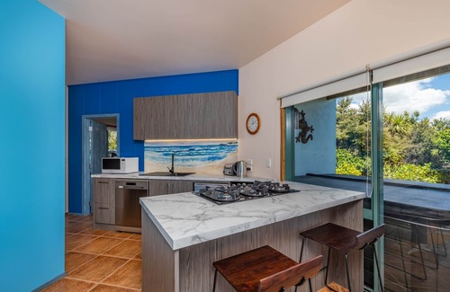 Kaeo Apartment | The Kereru's Nest. Overlooking the wonderful Tauranga Bay beach