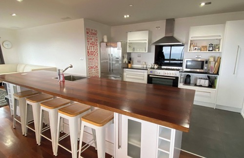 Cable Bay House | The King's Keep