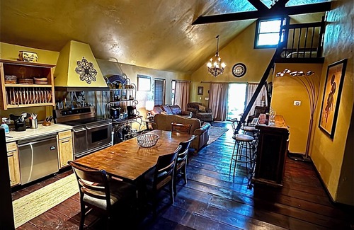 Afton House | The Lakeside Family Oasis Spacious 5-BD house Pvt dock ramp Monkey Island