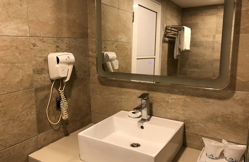 Pegawai Hotel | The Landmark Hotel