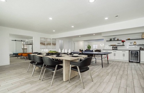 Las Vegas Apartment | The Las Vegas Entertainer: Games, Location + Views