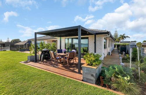 One Tree Point House | The Leading Light - One Tree Point Holiday Home