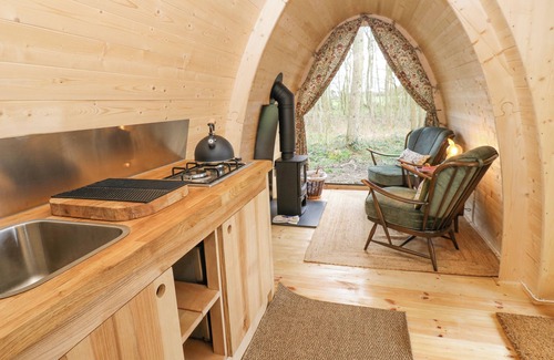 Richmond Cottage | THE LEVERET, pet friendly, with hot tub in Eppleby