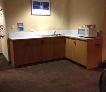 Ulverstone Hotel | The Lighthouse Hotel